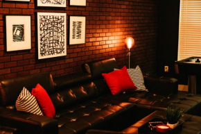 Downtown Dallas Cozy Suite w/Fireplace and King Bed